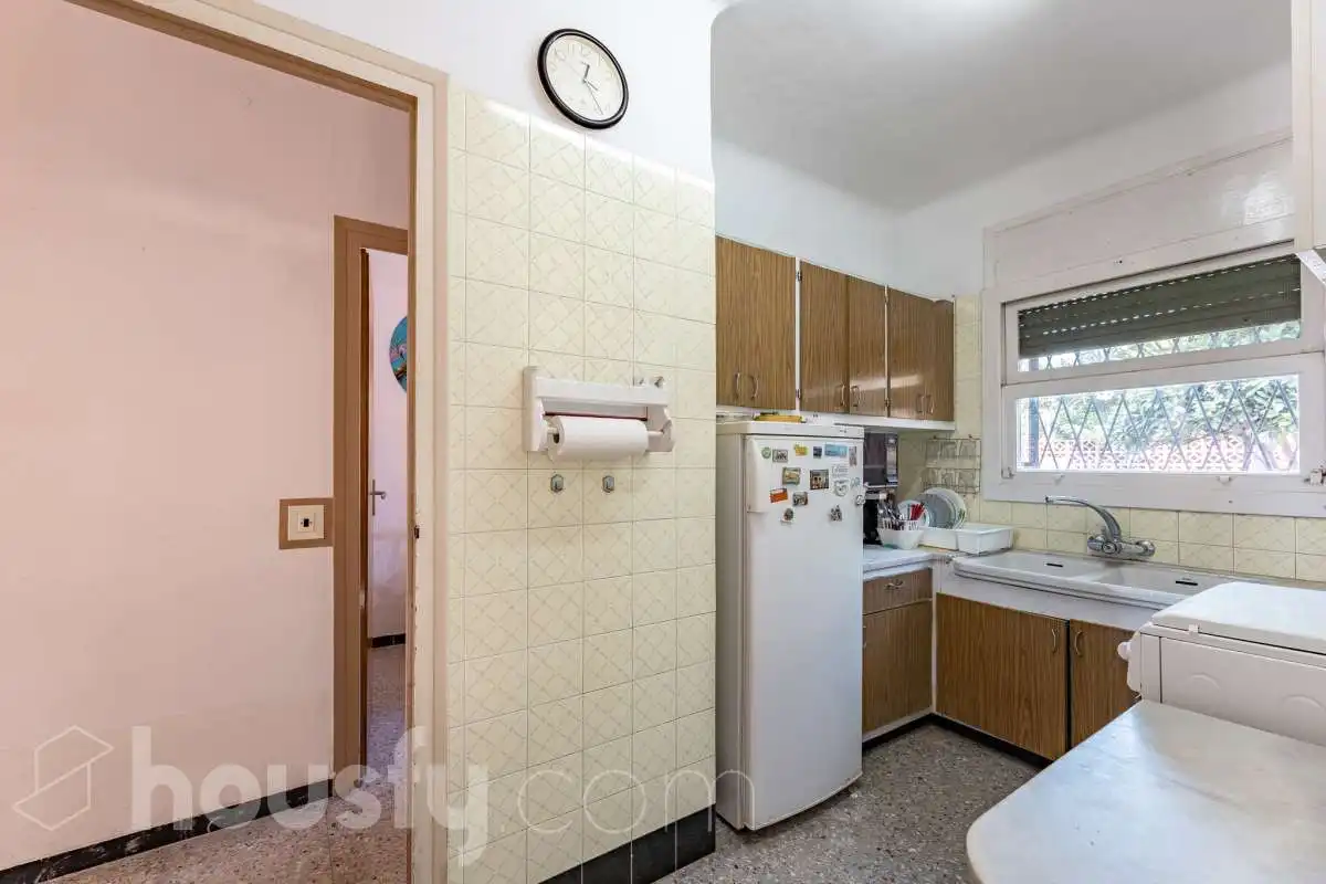 Cuina de Casa o xalet en venda en Castelldefels amb Jardí privat, Terrassa i Traster