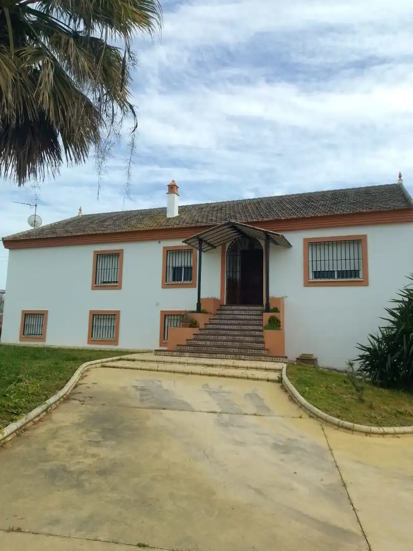 Vista exterior de Casa o chalet en venta en Dos Hermanas con Jardín privado, Terraza y Balcón