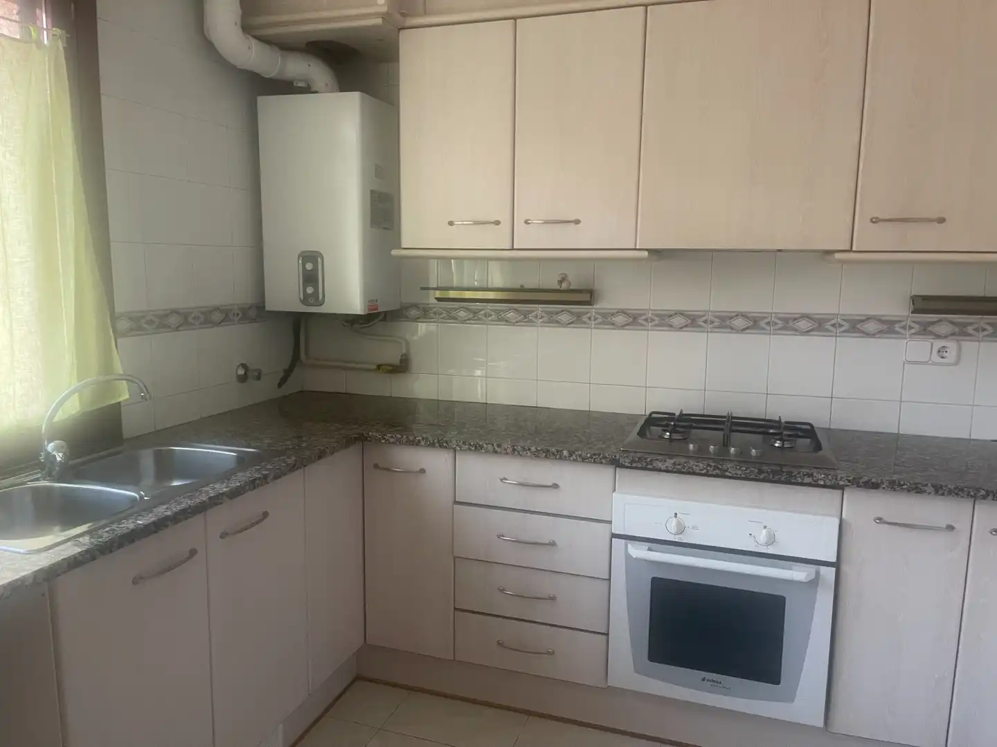 Cuina de Pis de lloguer en Vic amb Aire condicionat, Calefacció i Forn