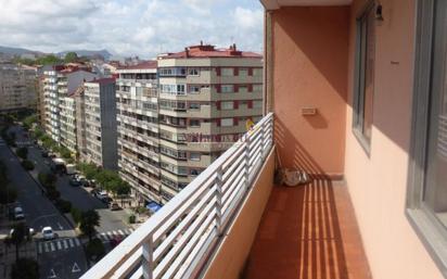 Dormitori de Pis en venda en Vigo  amb Balcó