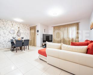 Sala d'estar de Casa adosada en venda en Telde amb Terrassa