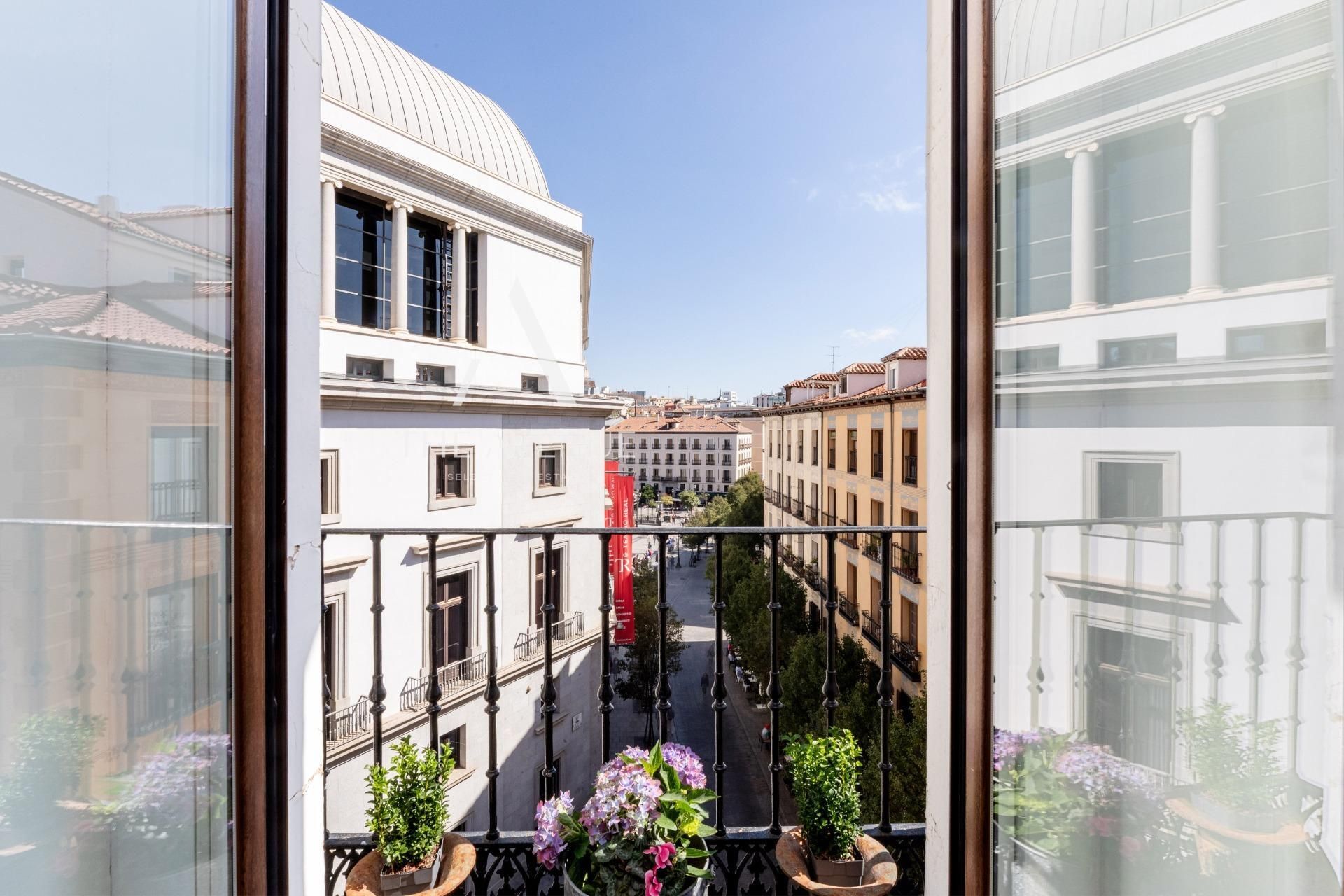 Exterior view of Flat for sale in  Madrid Capital  with Air Conditioner, Heating and Balcony