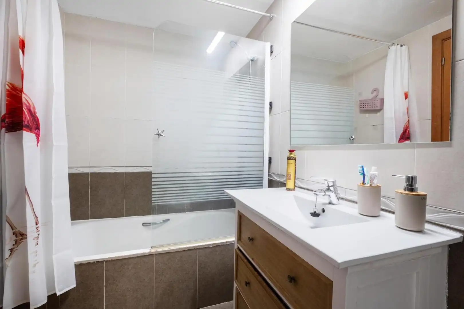 Bathroom of Apartments for sale in Girona