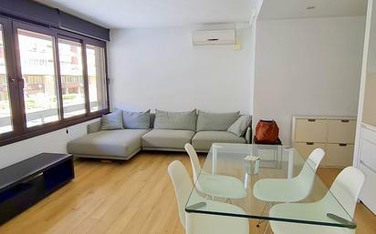 Living room of Flat to rent in  Barcelona Capital  with Air Conditioner, Heating and Parquet flooring