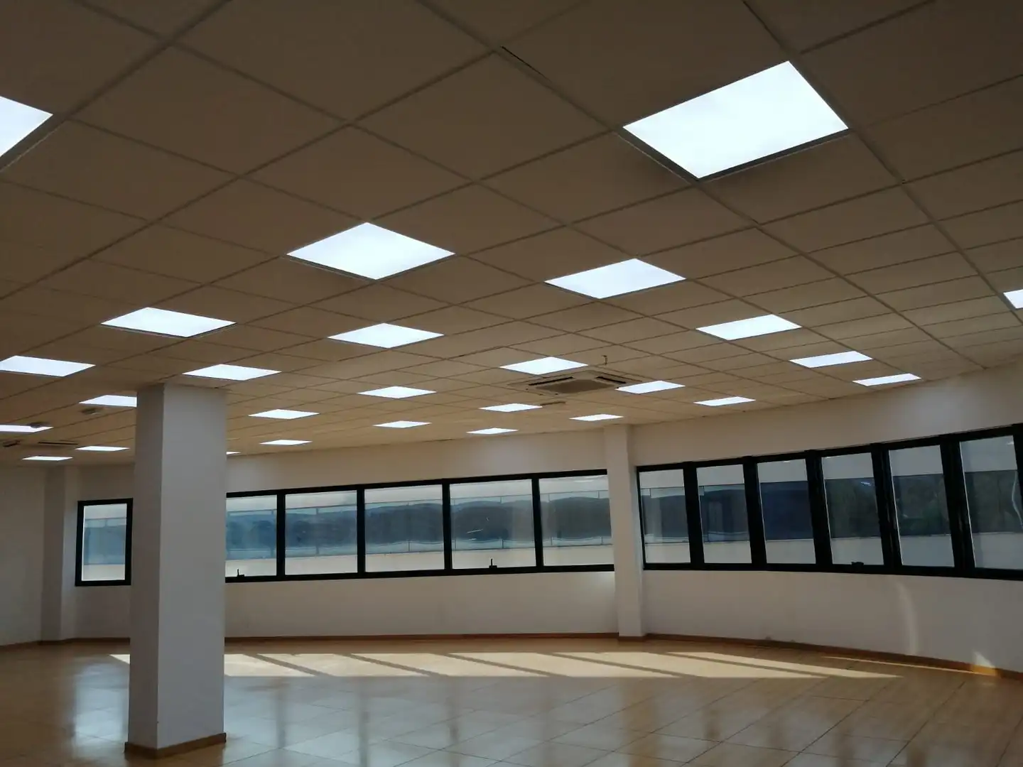 Oficina amb ascensor de lloguer a Periurbano Este - Campiña, imagen 9