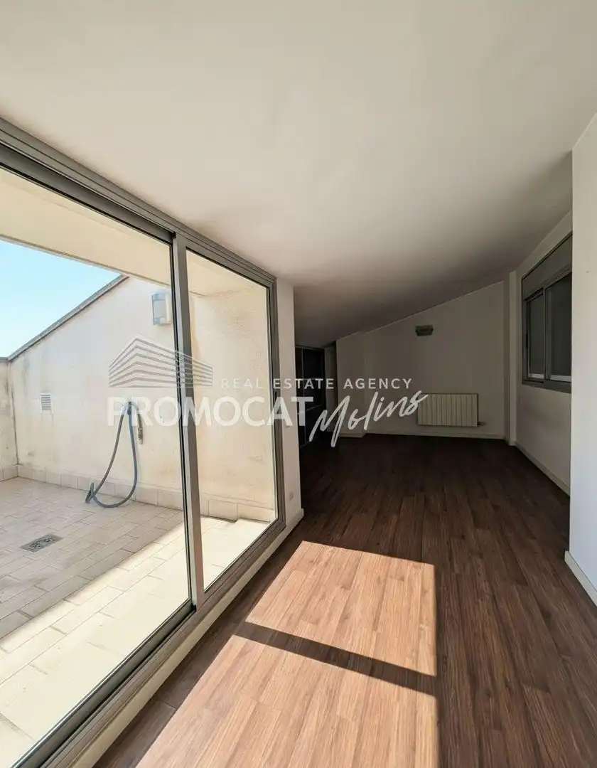Habitación de Ático en venta en Molins de Rei con Aire acondicionado, Calefacción y Parquet