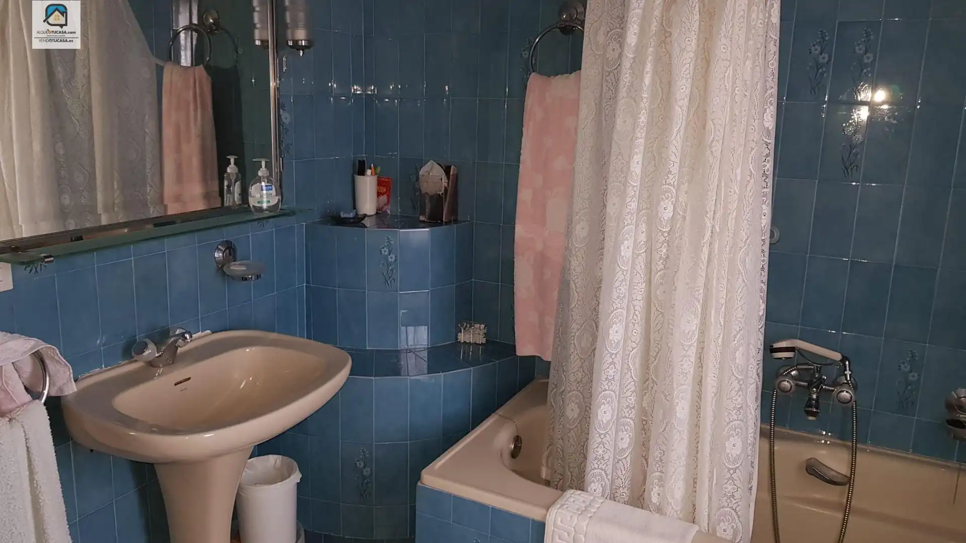 Bany de Casa o xalet en venda en Palencia amb Jardí privat, Terrassa i Piscina