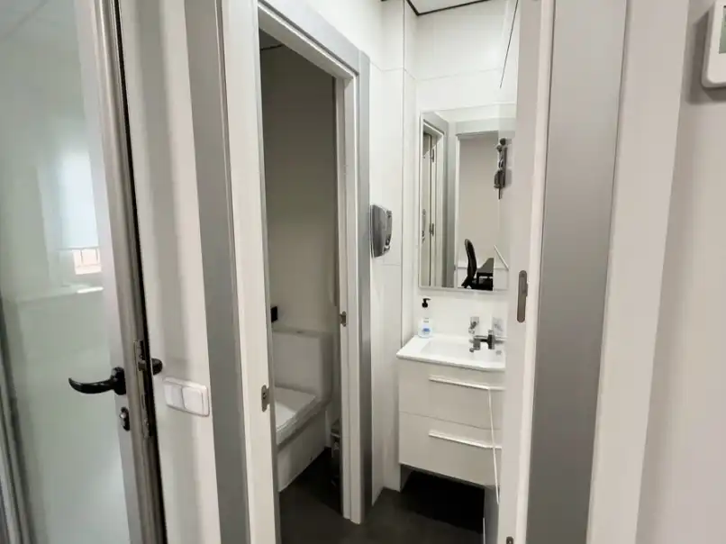 Bathroom of Office for rent in Getafe  with Air Conditioner, Heating and Furnished