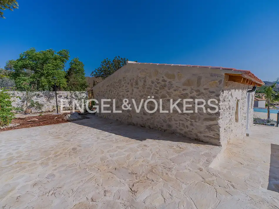 Vista exterior de Casa o xalet en venda en El Campello amb Aire condicionat, Calefacció i Jardí privat