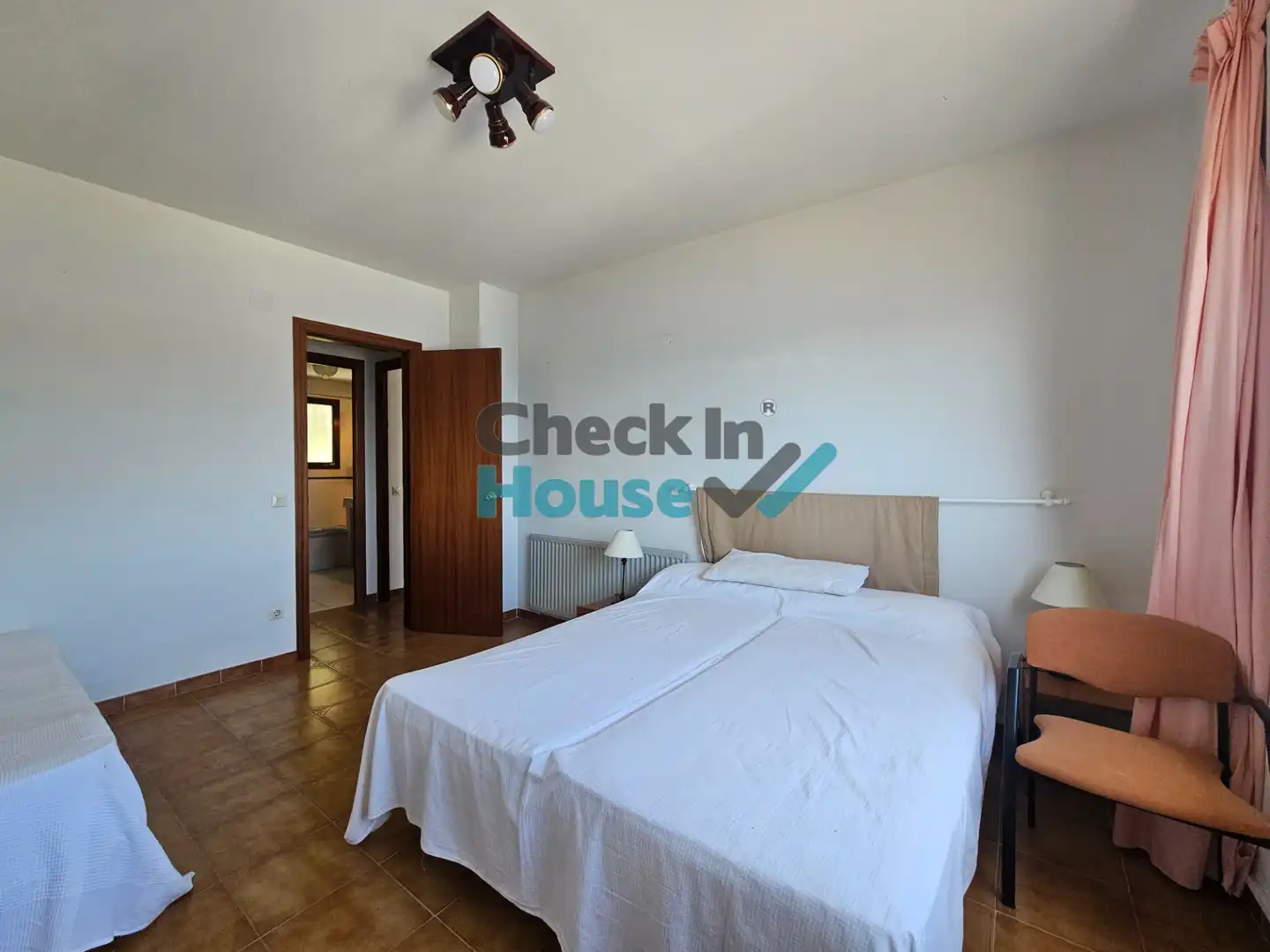 Habitación de Casa adosada en venta en Sant Feliu de Guíxols con Calefacción, Terraza y Balcón
