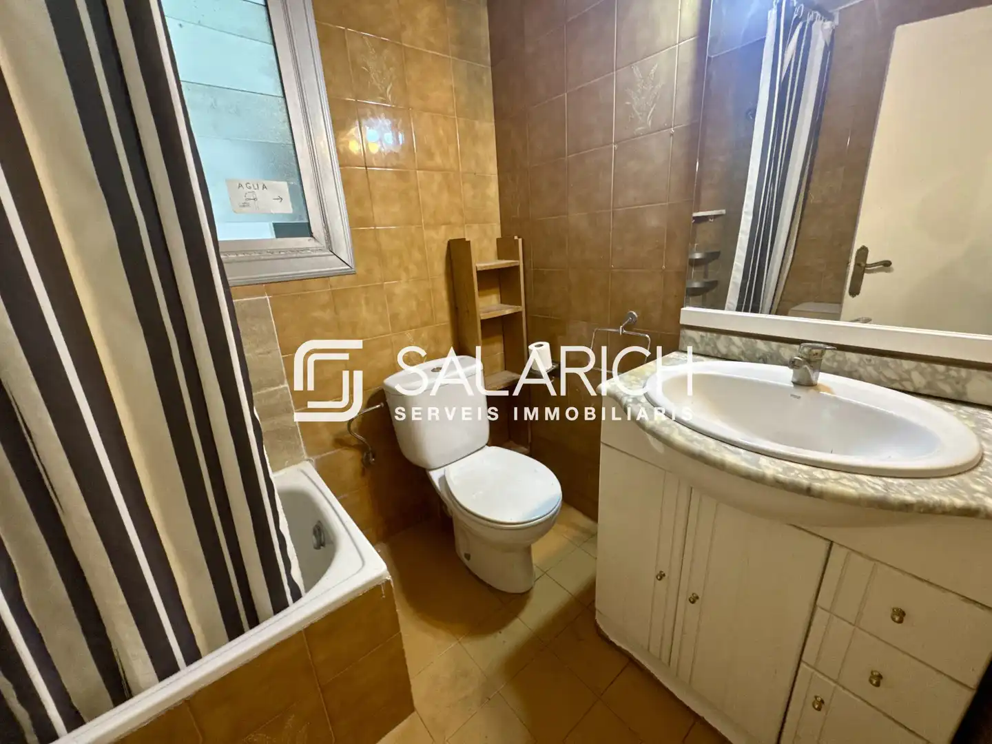 Bathroom of Flat for sale in Barcelona  with Air Conditioner and Balcony