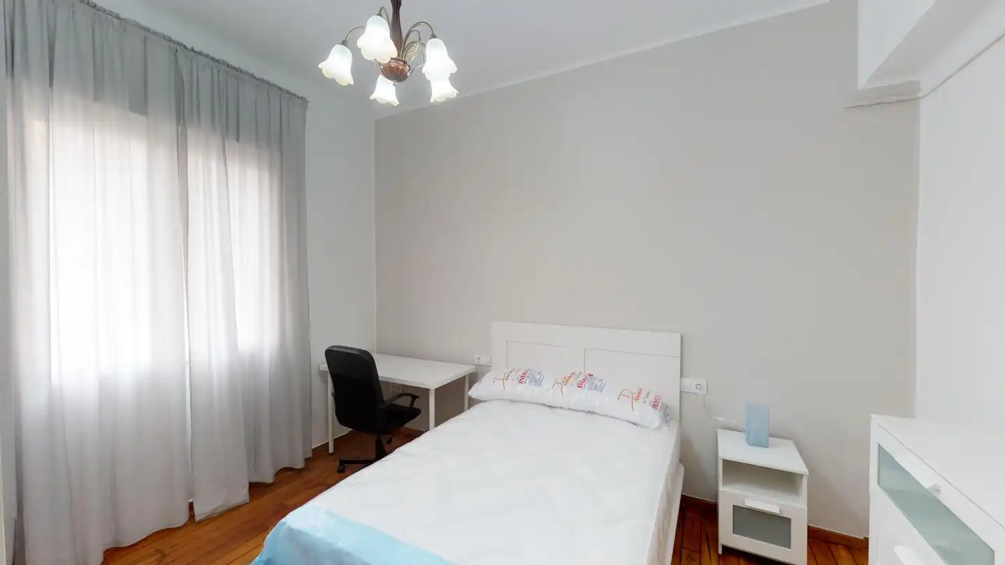 Habitació a Del General Zuvillaga, Plaza de América