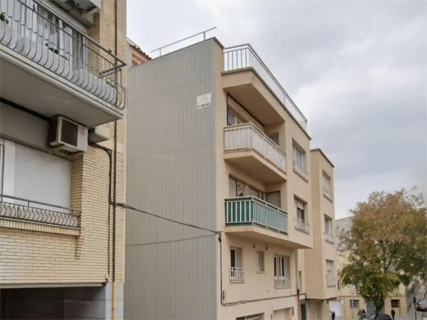 Außenansicht von Wohnung zum Verkauf in Terrassa mit Klimaanlage und Balkon