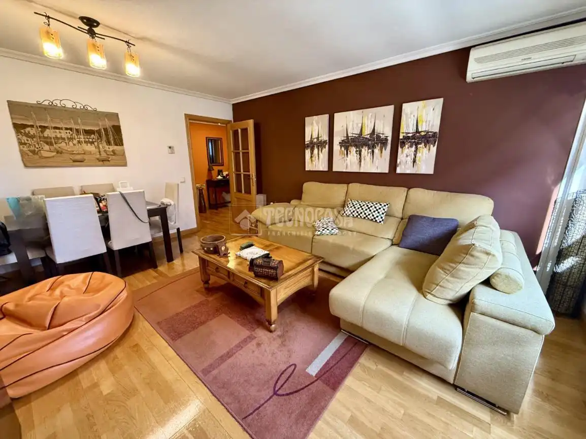 Living room of Flat for sale in Madrid  with Air Conditioner and Heating