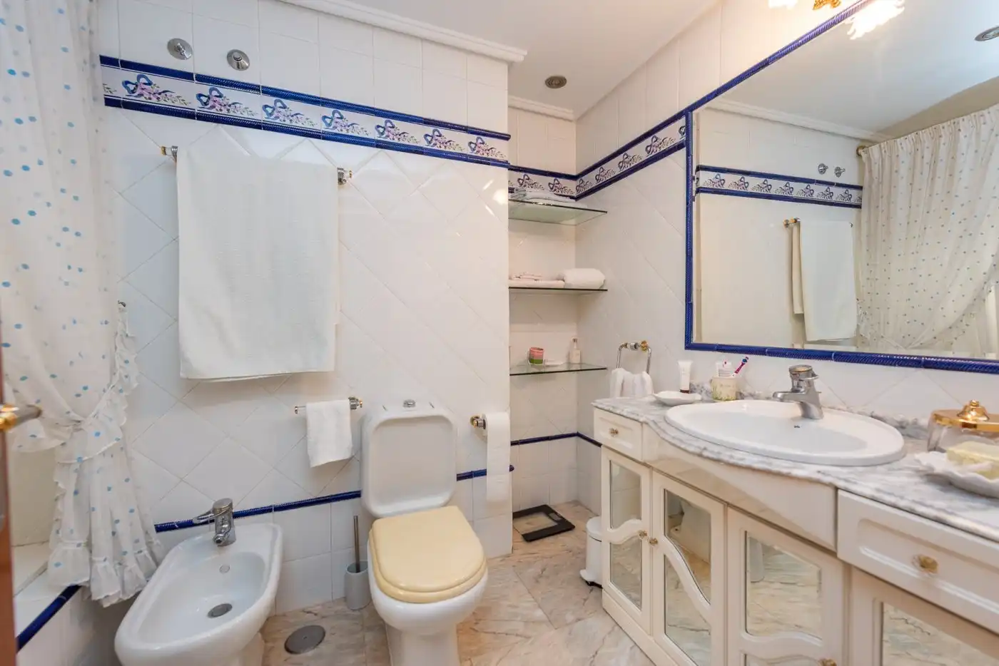 Bathroom of Houses for sale in Petrer  with Air Conditioner, Heating and Private garden