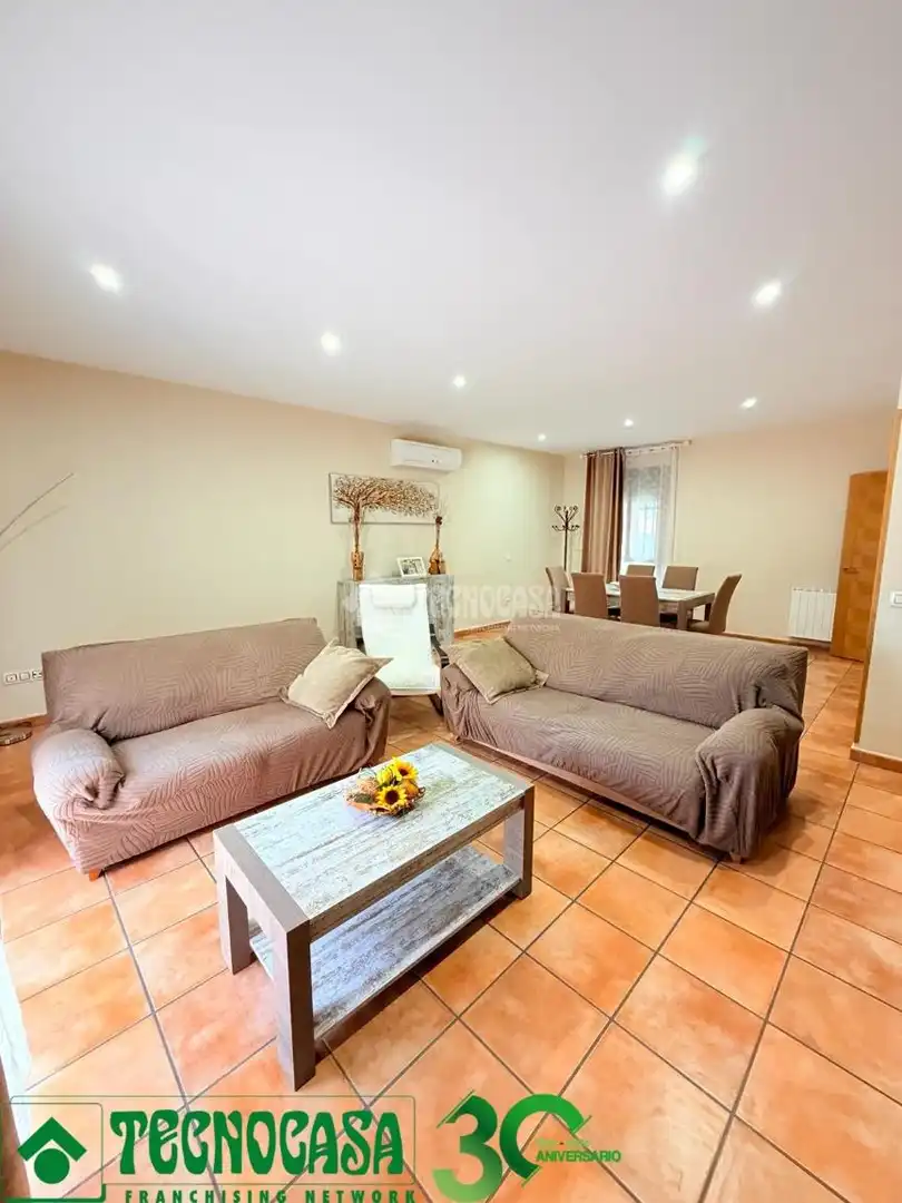 Sala de estar de Casa adosada en venta en Burujón con Aire acondicionado, Calefacción y Terraza