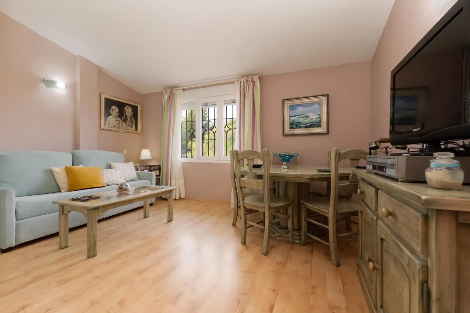 Sala de estar de Casa o chalet en venta en Alhaurín de la Torre con Aire acondicionado, Calefacción y Piscina