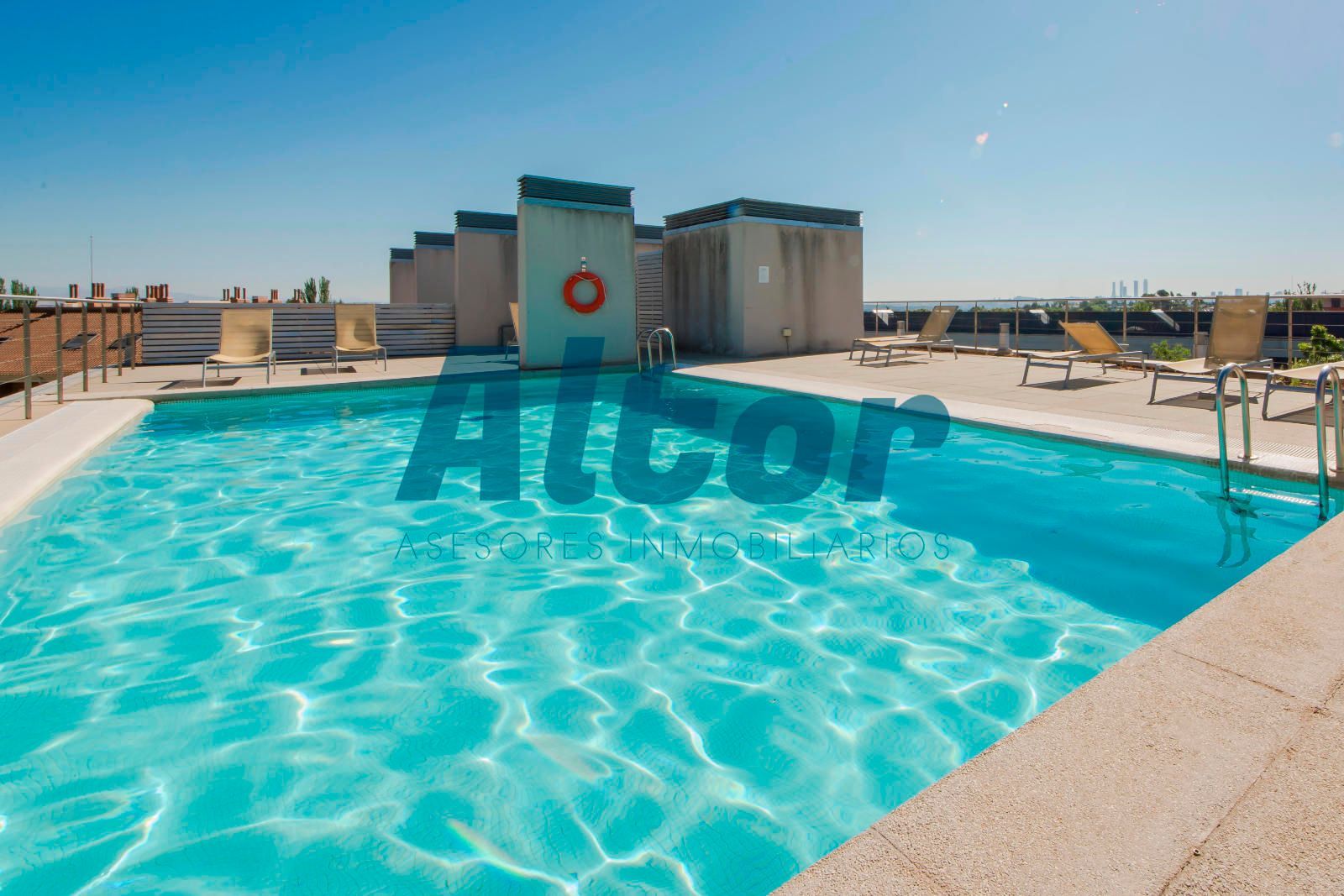 Piscina de Pis en venda en  Madrid Capital amb Calefacció, Traster i Piscina