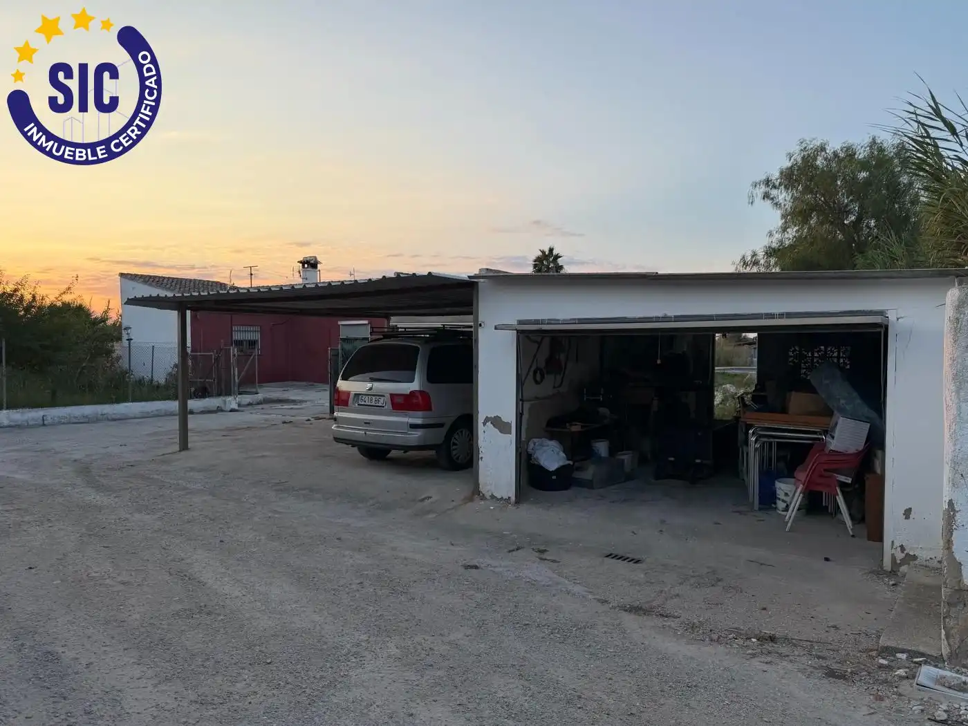 Aparcament de Casa o xalet en venda en Oliva amb Aire condicionat, Jardí privat i Terrassa