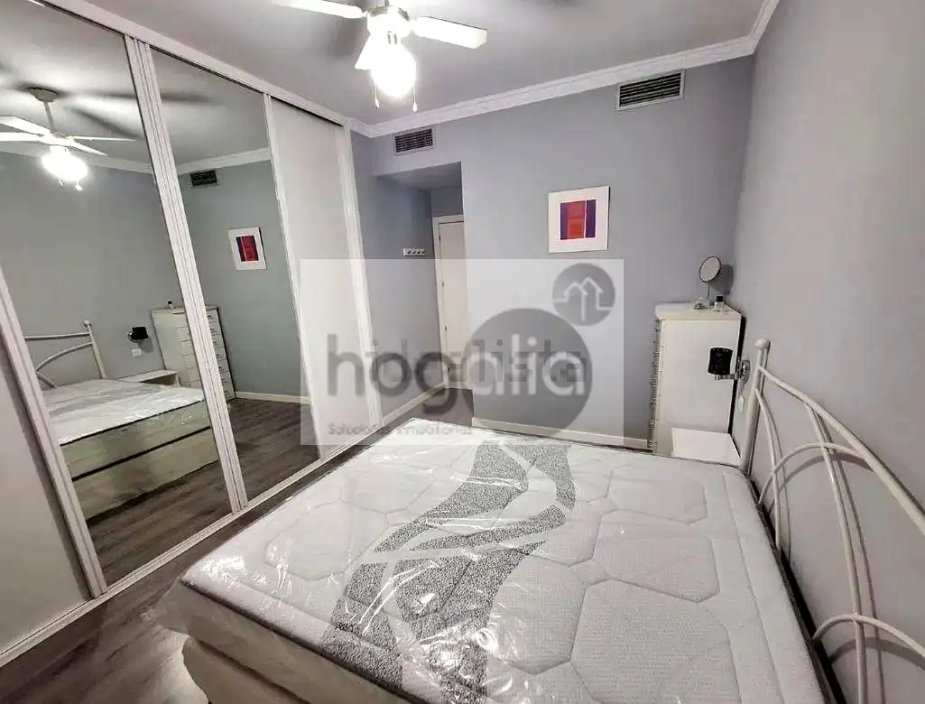 Bedroom of Flat for rent in Sevilla  with Air Conditioner, Furnished and Community pool