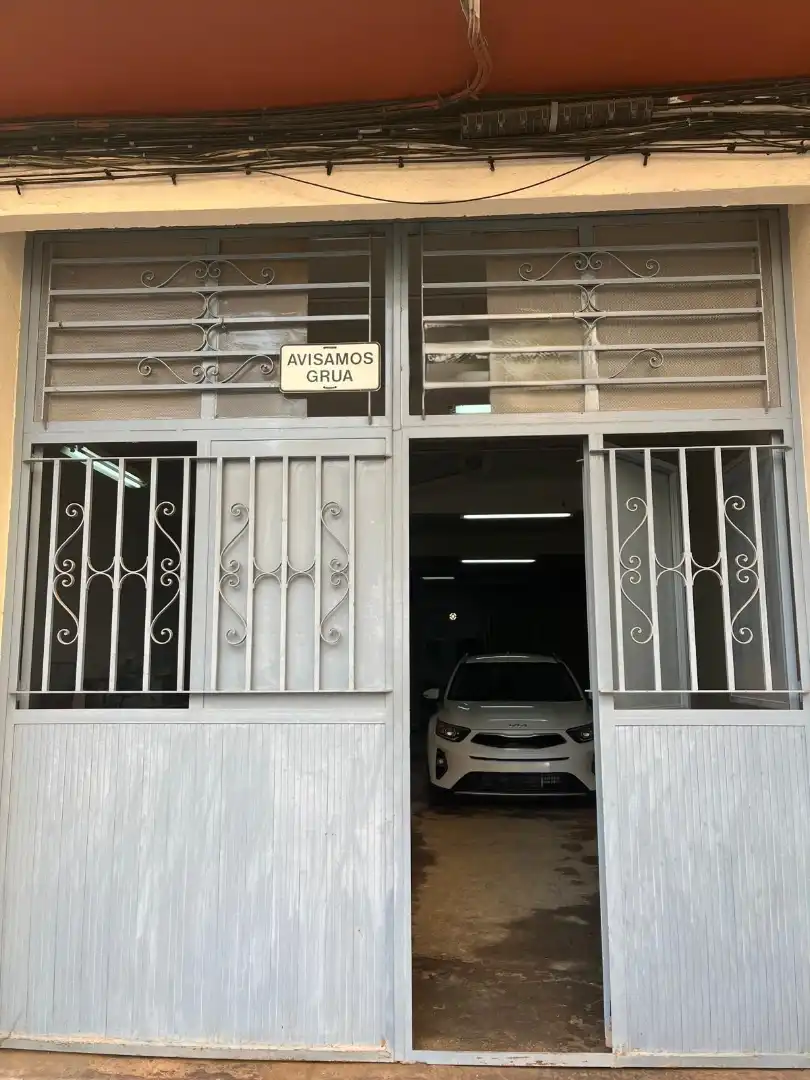 Business premises for sale in Carrer Andres Arbiol
