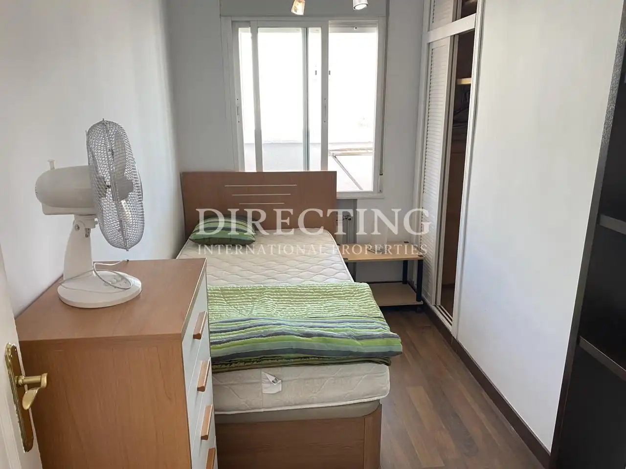 Schlafzimmer von Dachboden zur Miete in Madrid mit Klimaanlage, Heizung und Terrasse