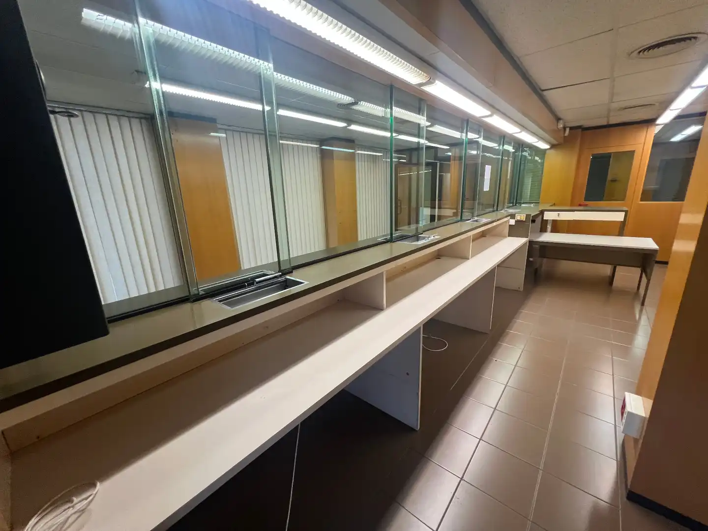 Commercial properties for rent in Cervera  with Air Conditioner, Heating and Furnished