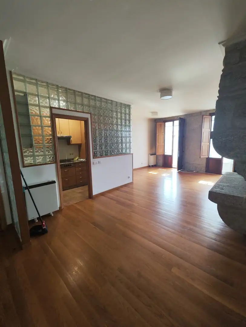 Sala de estar de Piso en venta en Santiago de Compostela  con Calefacción, Parquet y Horno