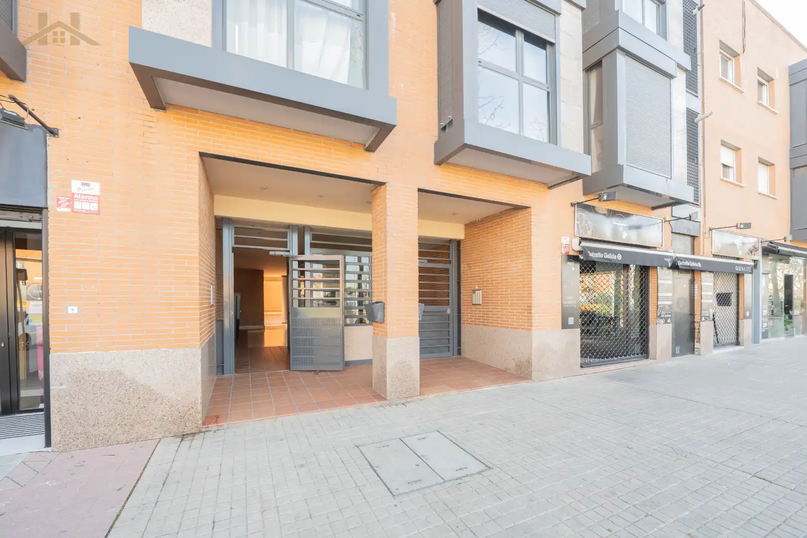 Vista exterior de Pis en venda en Villanueva de la Cañada amb Moblat i Balcó