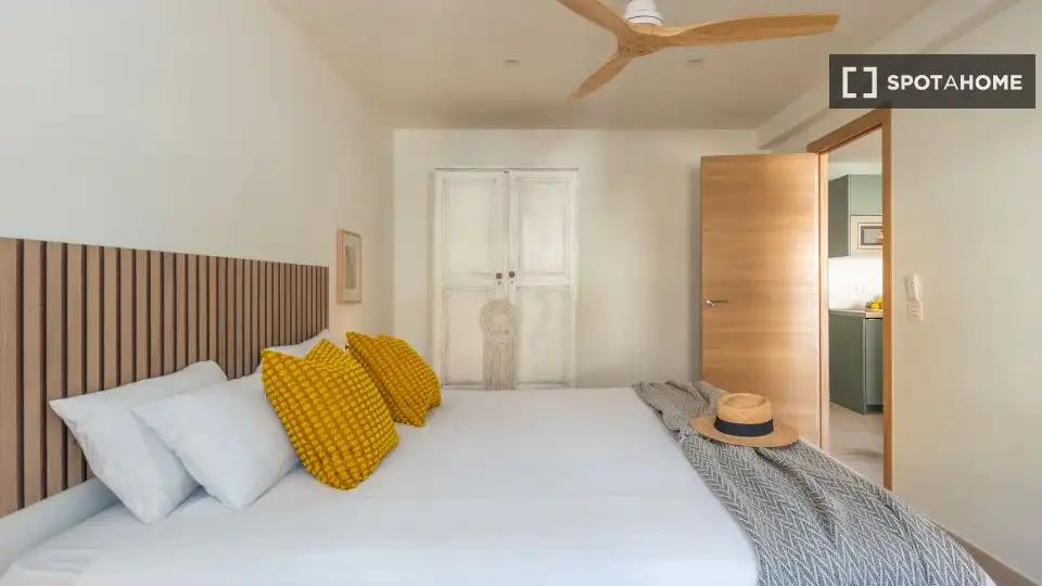Dormitori de Apartament per a compartir en Málaga amb Aire condicionat, Calefacció i Terrassa