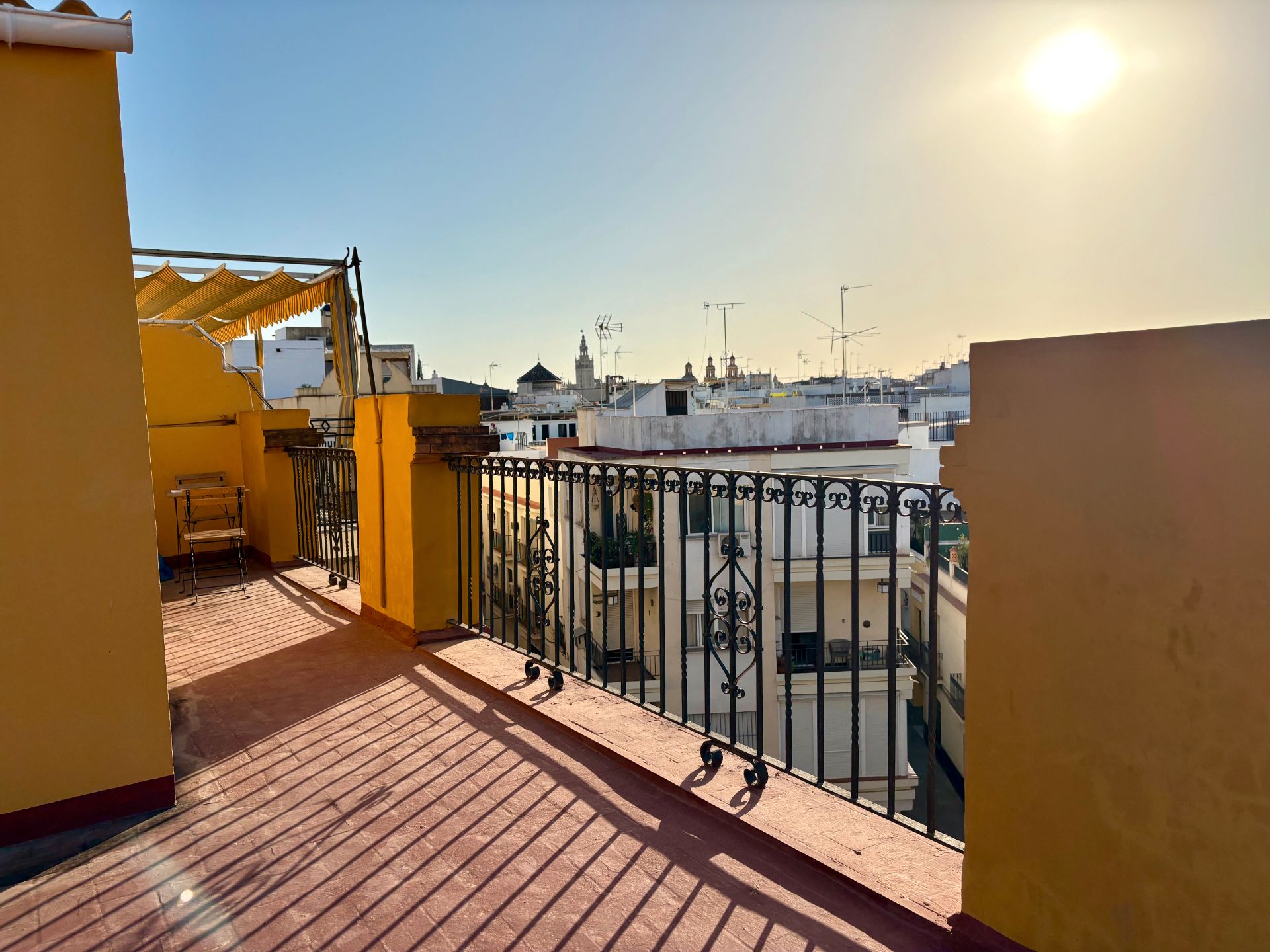 Vista exterior de Àtic de lloguer en  Sevilla Capital amb Aire condicionat, Calefacció i Terrassa