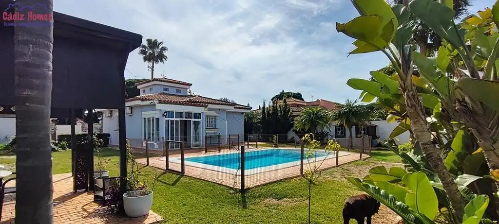 Exterior view of Houses for sale in Chiclana de la Frontera  with Air Conditioner, Heating and Private garden
