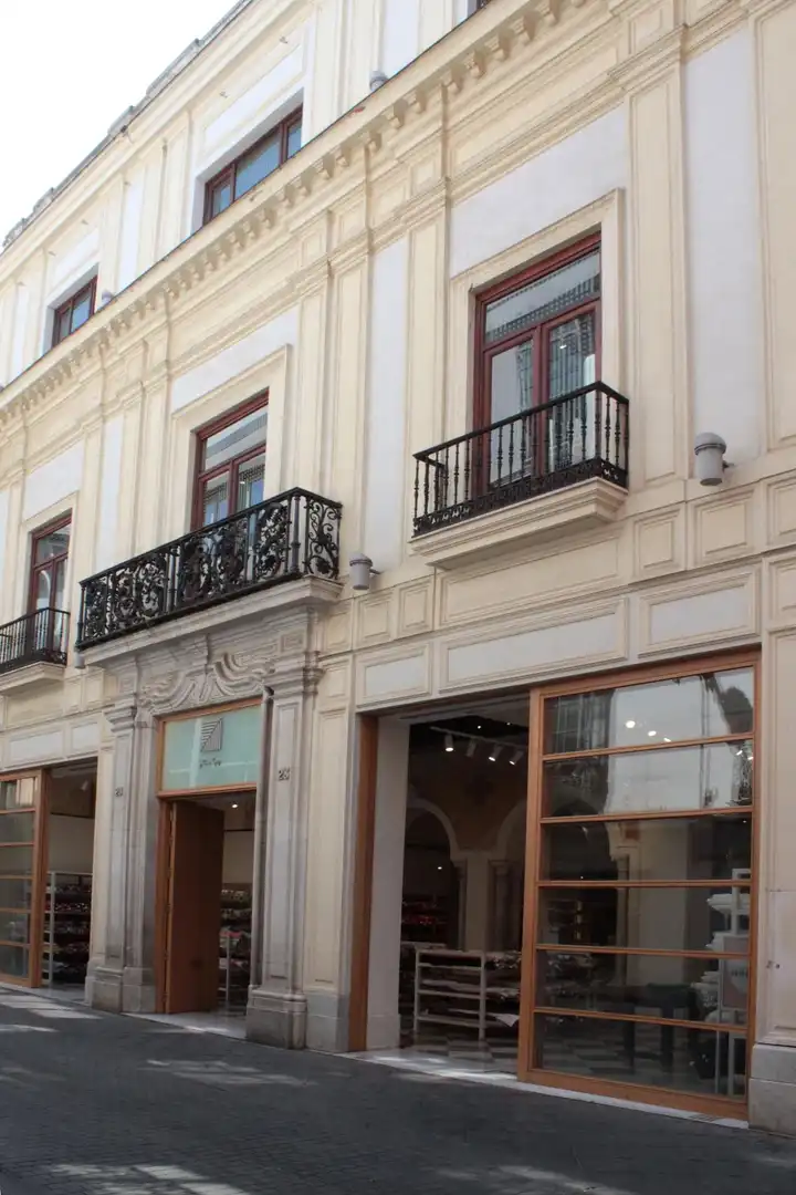 Vista exterior de Local de alquiler en Sevilla con Aire acondicionado