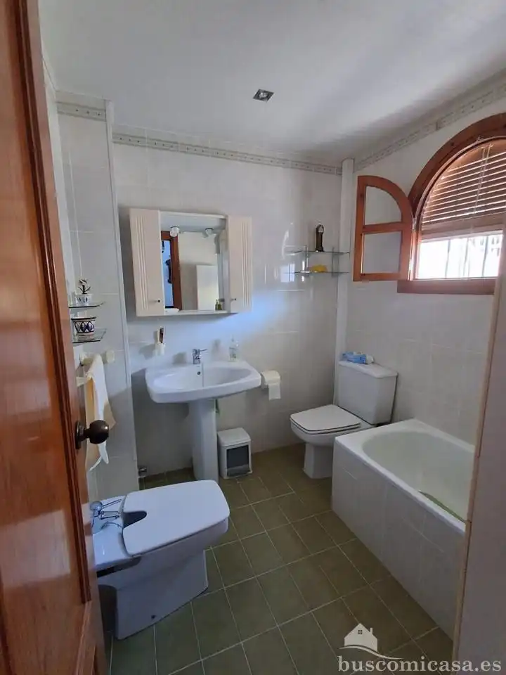 Bany de Casa o xalet en venda en Loja amb Aire condicionat, Jardí privat i Terrassa