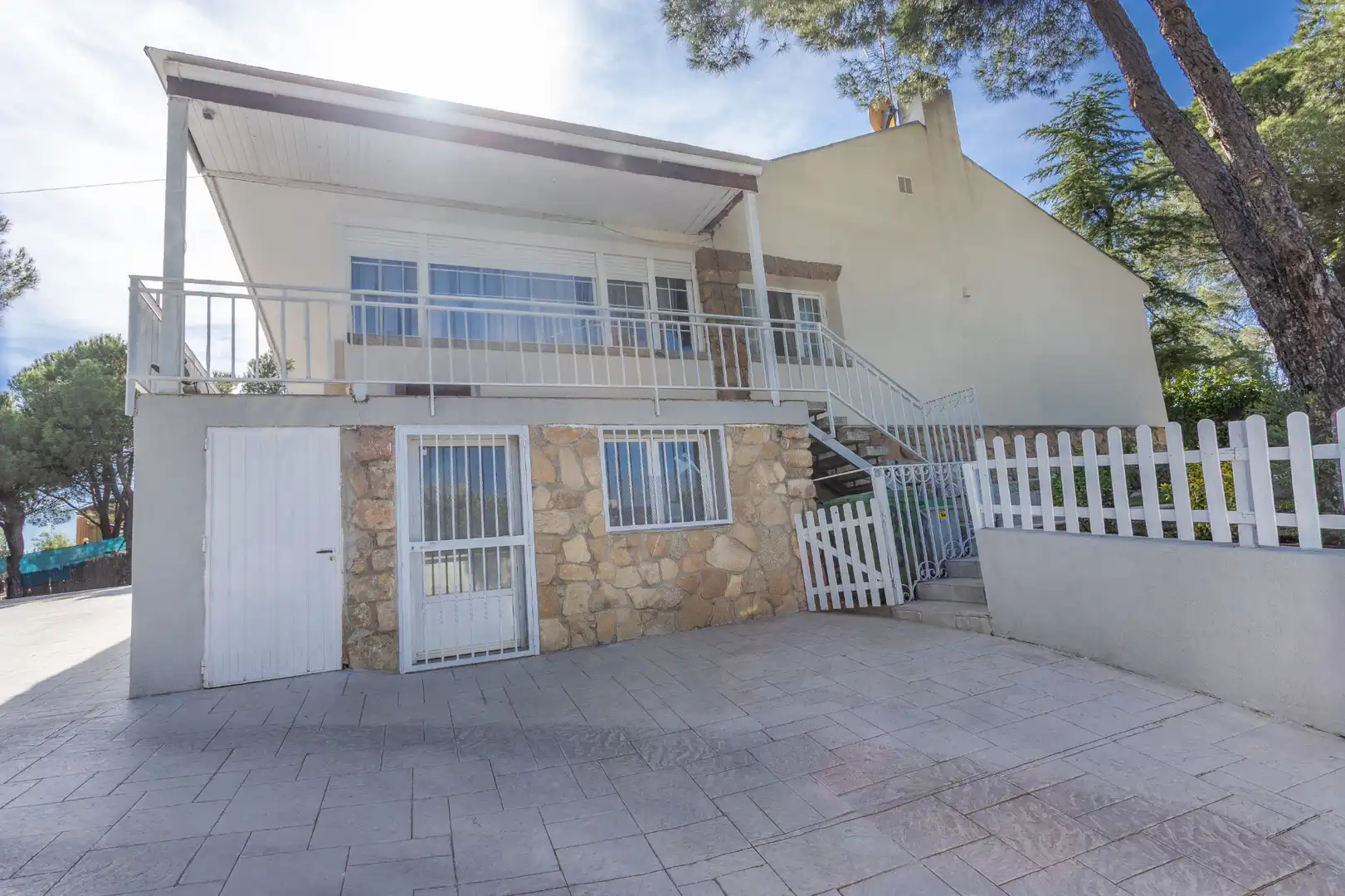 Exterior view of Houses for sale in Valdemorillo  with Air Conditioner, Heating and Private garden