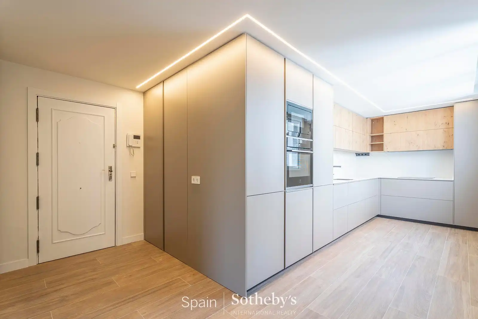 Apartamento con piscina en alquiler en Calle de la Infanta María Teresa, imagen 16