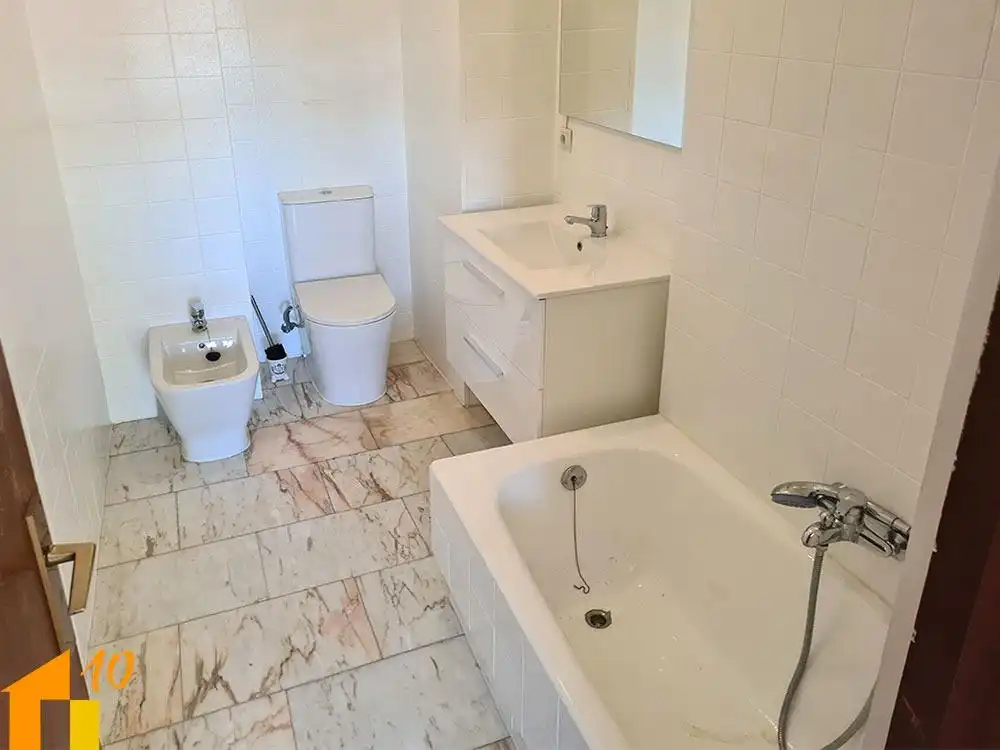 Bany de Pis de lloguer en Burgos amb Calefacció