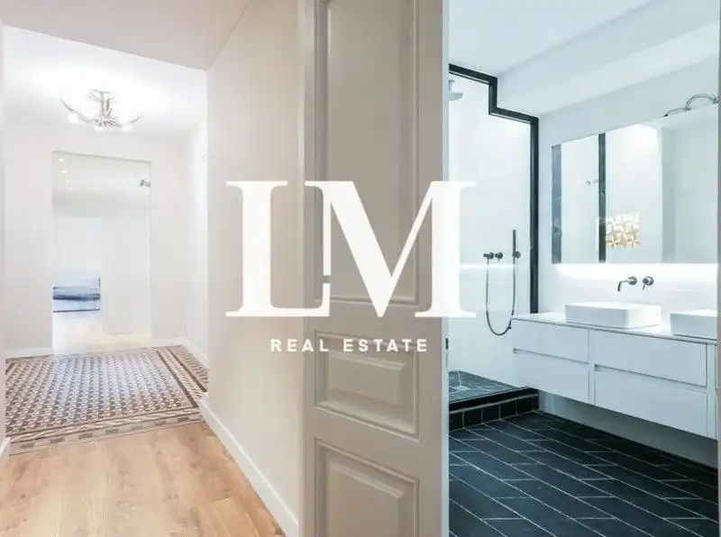 Dormitori de Apartament en venda en Barcelona amb Aire condicionat, Terrassa i Balcó