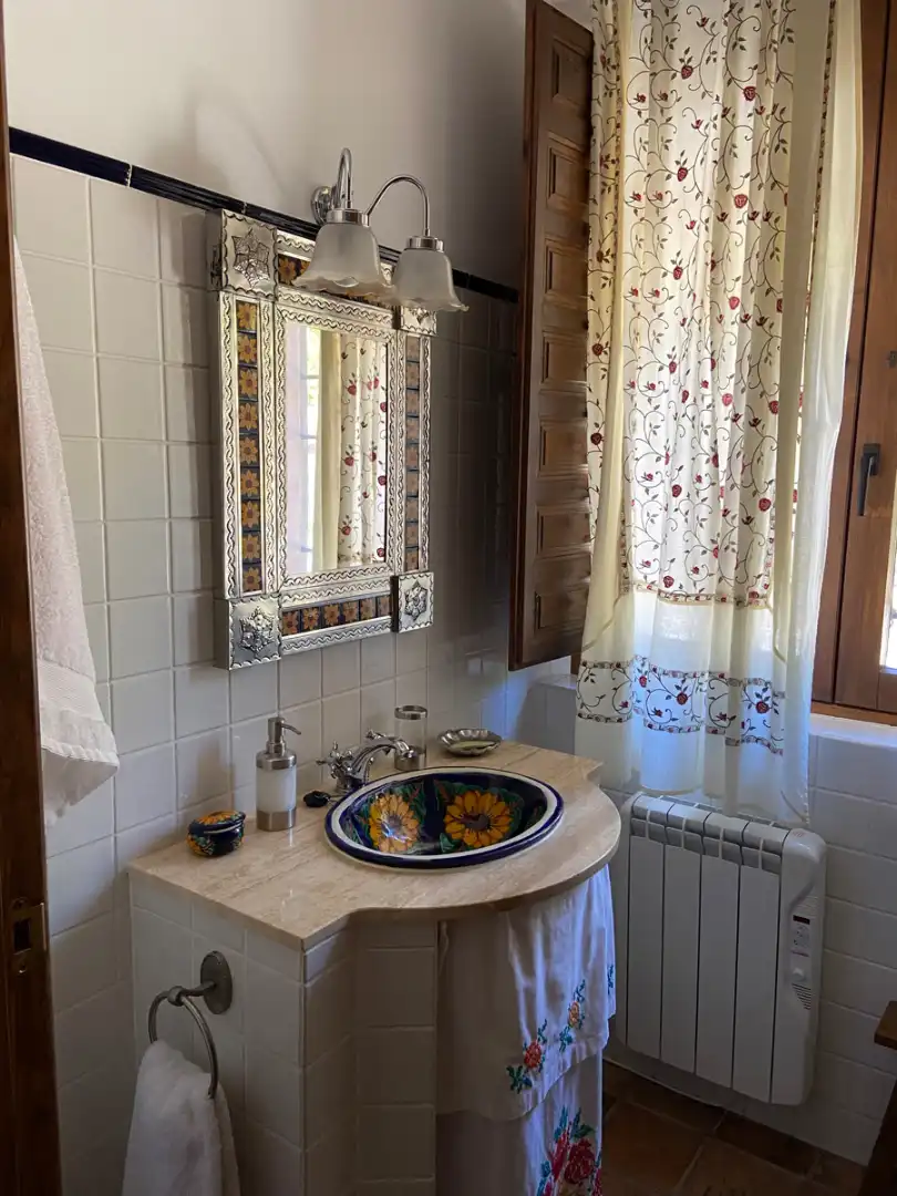 Baño de Casa o chalet en venta en Los Navalucillos con Aire acondicionado, Calefacción y Jardín privado
