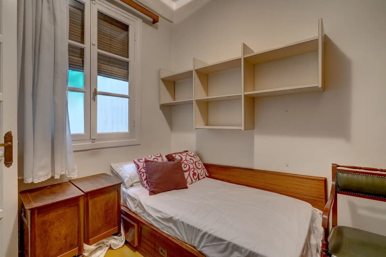 Habitación de Piso en venta en Irun  con Calefacción, Trastero y Amueblado