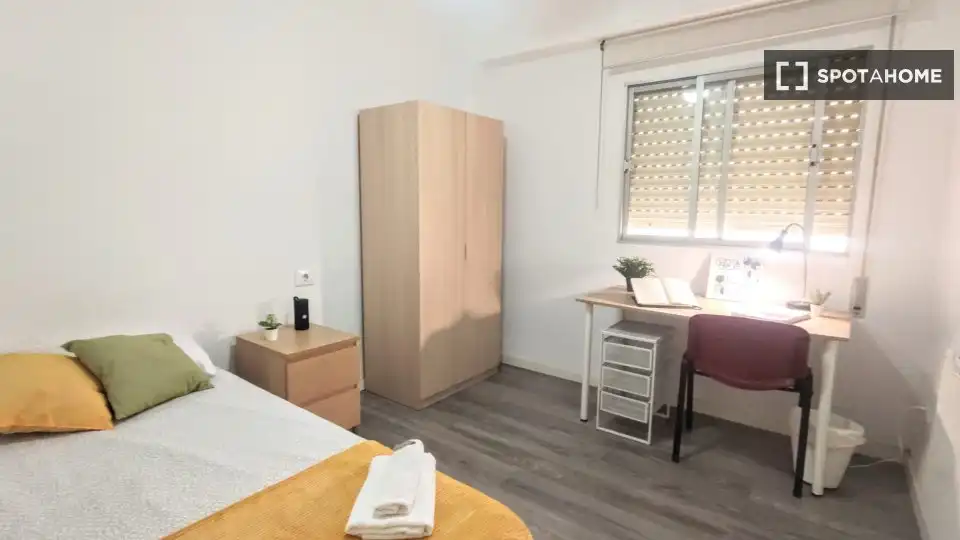 Habitación de Piso de alquiler en Burjassot con Aire acondicionado, Calefacción y Amueblado
