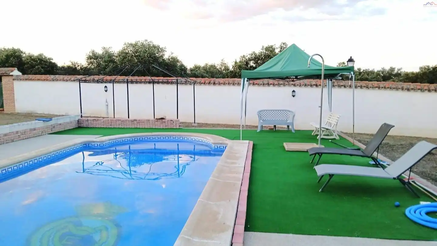 Piscina de Casa o chalet en venta en Villa del Prado con Calefacción, Terraza y Trastero