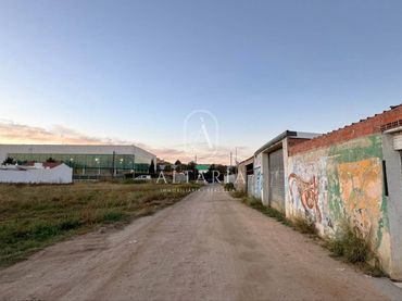 Terreno residencial en venta en Calle Narcís Monturiol