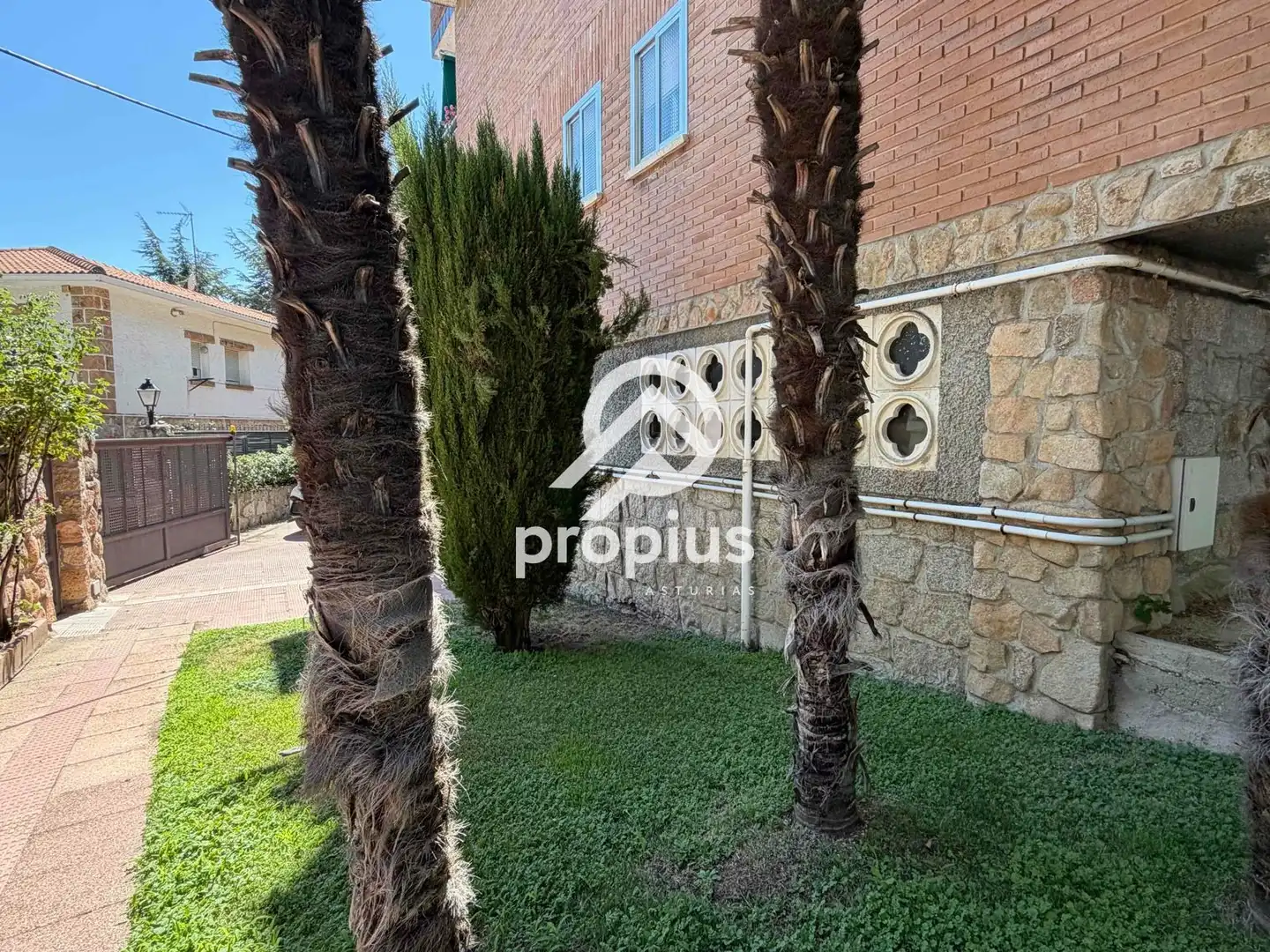 Vista exterior de Piso en venta en Hoyo de Manzanares con Calefacción, Parquet y Terraza