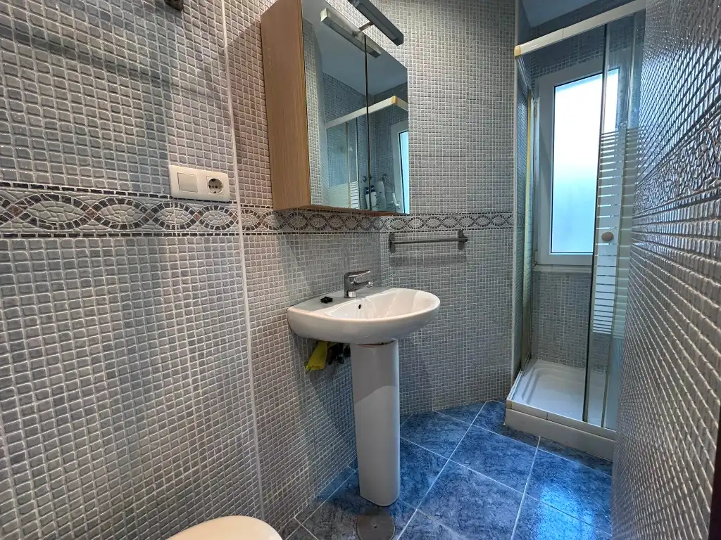 Baño de Piso en venta en Gijón  con Parquet, Trastero y Amueblado