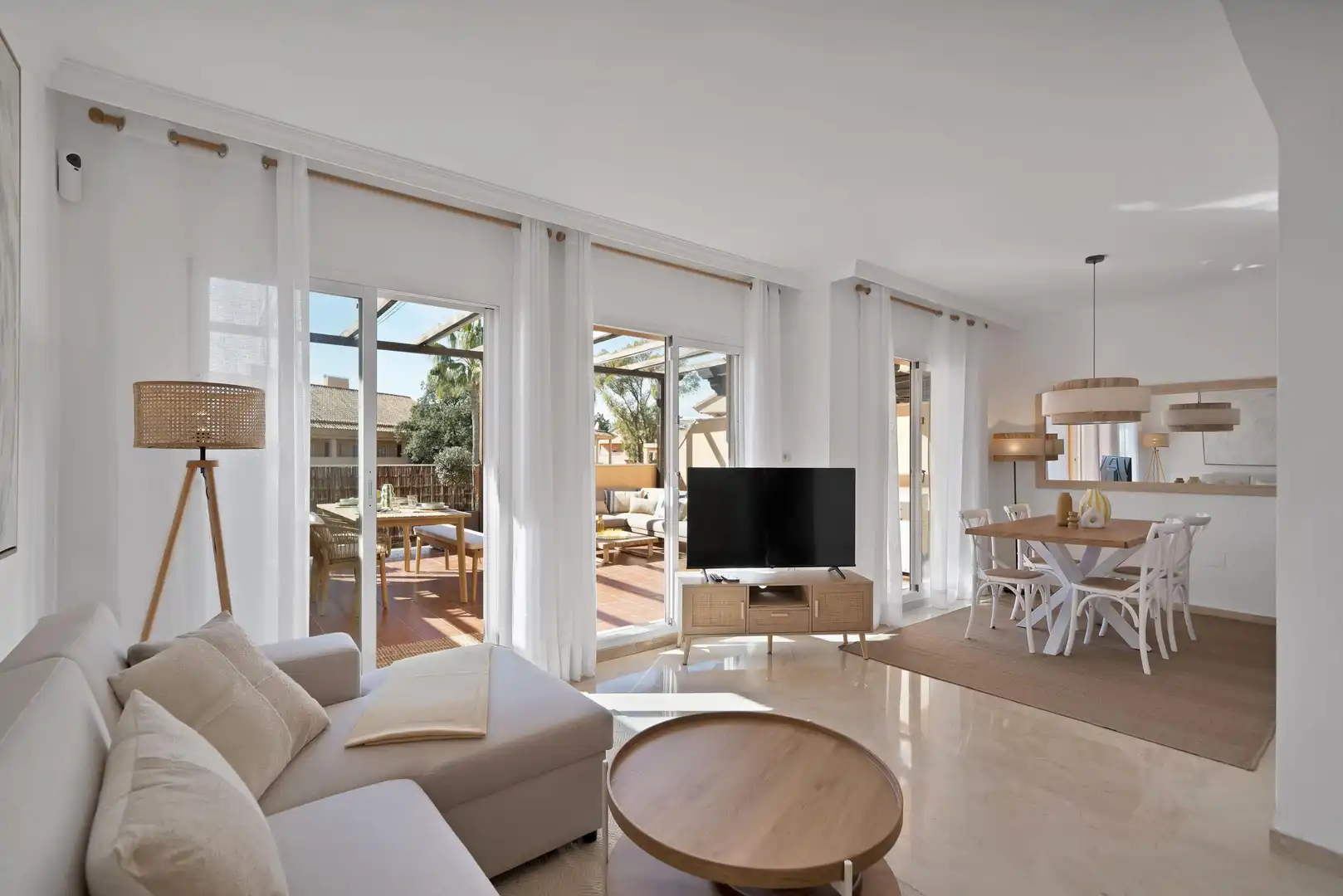 Sala d'estar de Apartament de lloguer en Marbella amb Jardí privat, Terrassa i Moblat