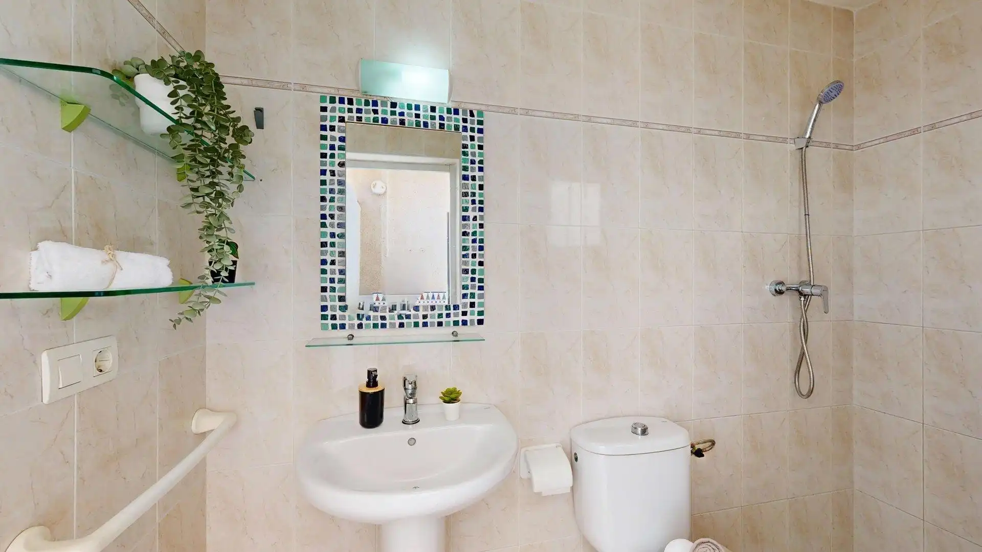 Baño de Casa adosada en venta en Pilar de la Horadada con Jardín privado, Terraza y Balcón