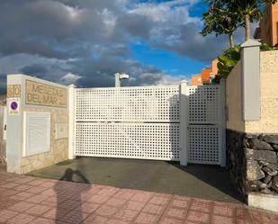 Vista exterior de Casa adosada en venda en Arona amb Aire condicionat, Jardí privat i Terrassa