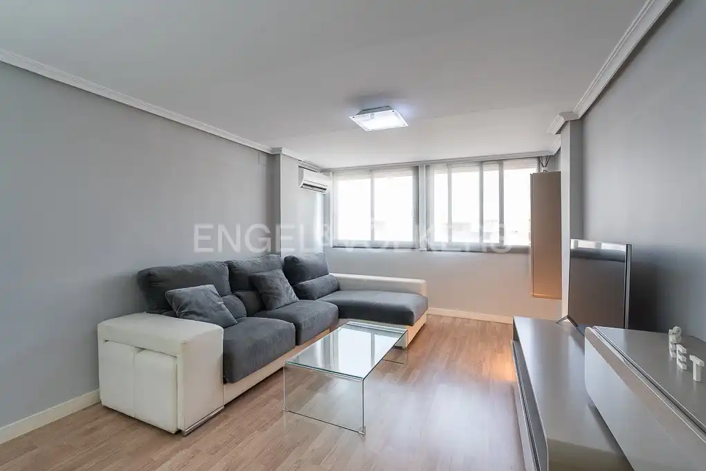 Sala d'estar de Pis de lloguer en Valencia amb Aire condicionat, Calefacció i Moblat