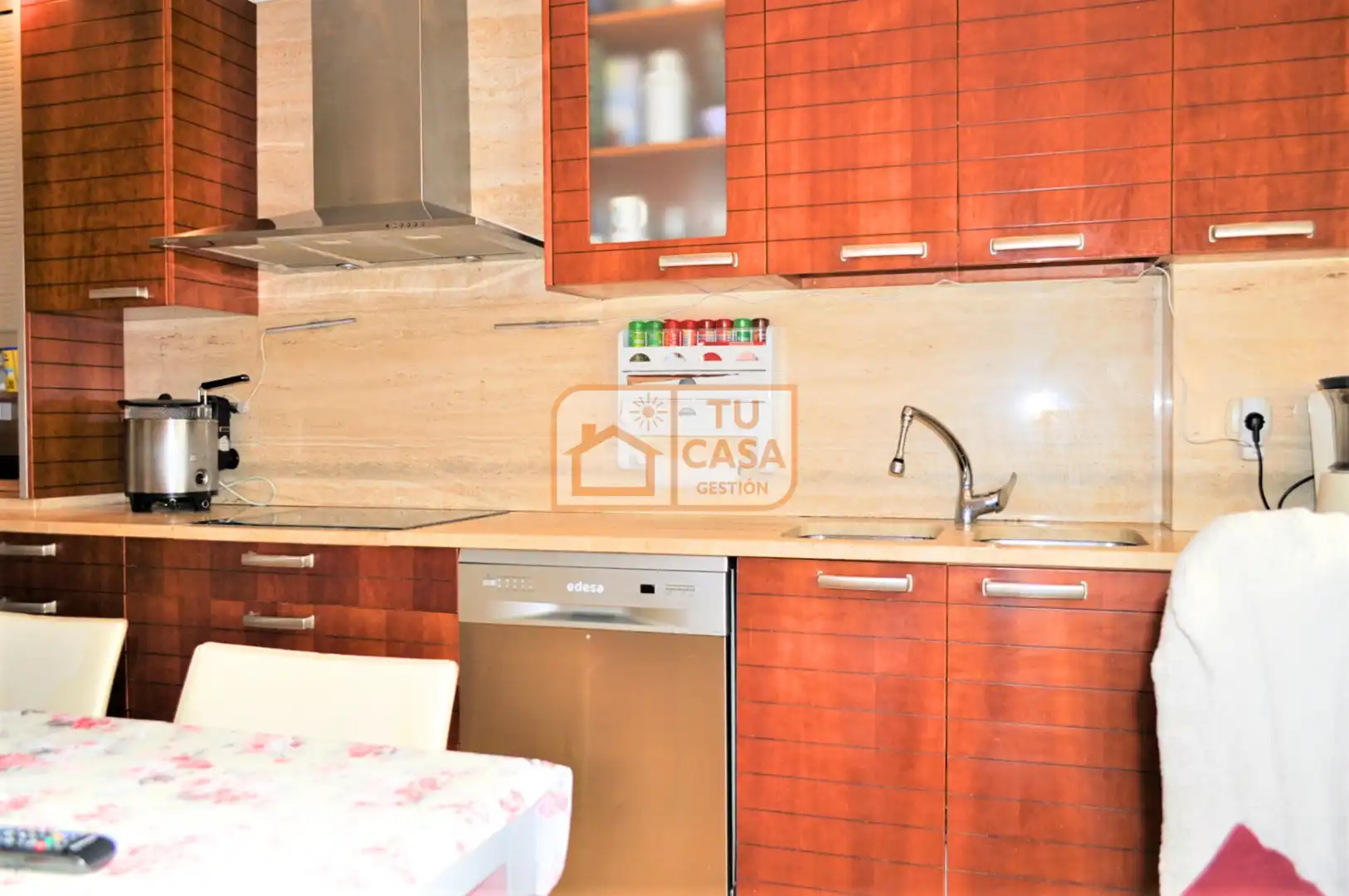 Cuina de Casa adosada en venda en Cáceres amb Aire condicionat, Calefacció i Jardí privat
